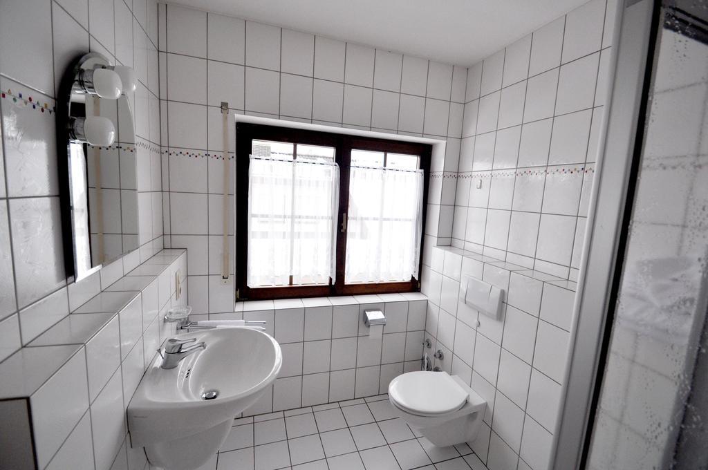 Ferienwohnung Am Moselufer Zell Buitenkant foto