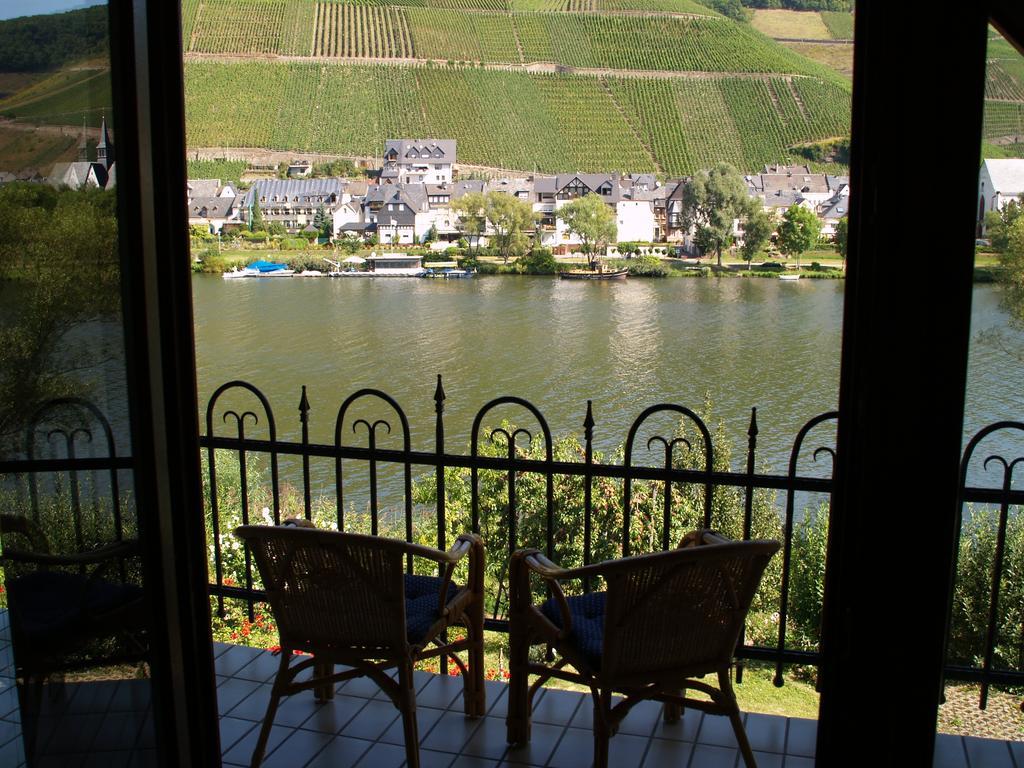 Ferienwohnung Am Moselufer Zell Buitenkant foto